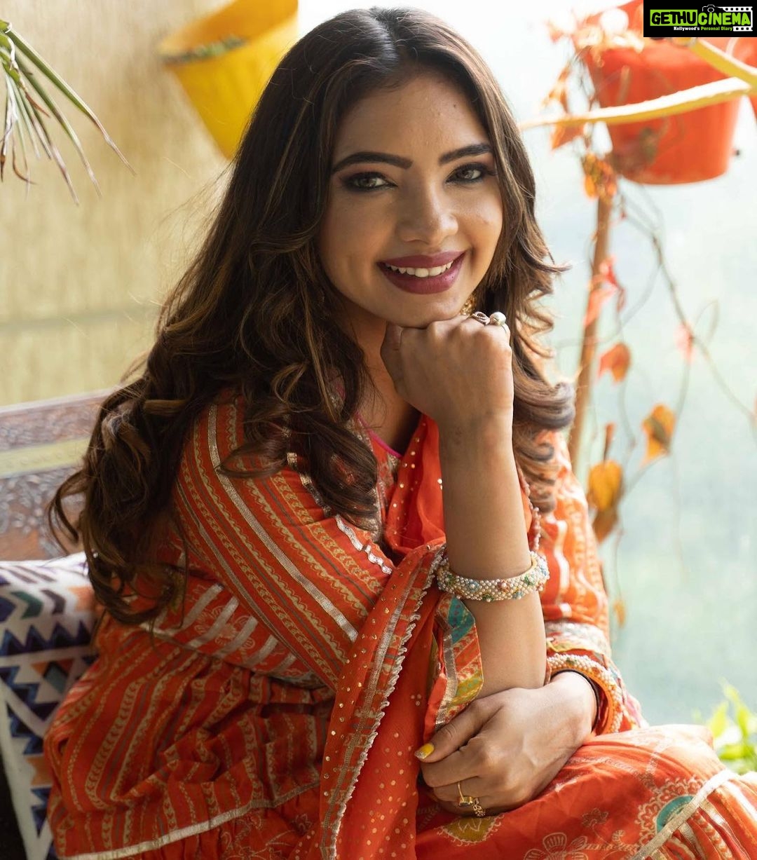 Pooja Banerjee Instagram - Happy Diwali… May This Diwali bring peace, prosperity,love and light in your life … Styled by @thedotdiary @thedottstyle Outfit by @gopivaiddesigns Earrings by @koharbykanika Makeup & Hair by @jhanvimehta_mua_ Clicked by @captis.studios.fashion. #PoojaBanerjee #GopiVaid #Diwali #DiwaliOutfit #Bluemermaid #MomToBe New Delhi