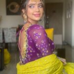 Pooja Banerjee Instagram - #NoFilterNeeded when @jhanvimehta_mua_ does make up and hair styling for me… #KarwaChauthMehendiLook. Outfit by- @shreeaaryaofficial styled by- @thedotdiary Jwellery by- @koharbykanika #PoojaBanerjee #KarwaChauth #blueMermaid #PurpleisMyNewFavColor Mumbai, Maharashtra