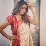 Pooja Banerjee Instagram - #AshcheBochorAbarHobey #JoyMaDurga #ShubhoBijoya saree by @devatithi Killick Nixon Studios, Chandiwali