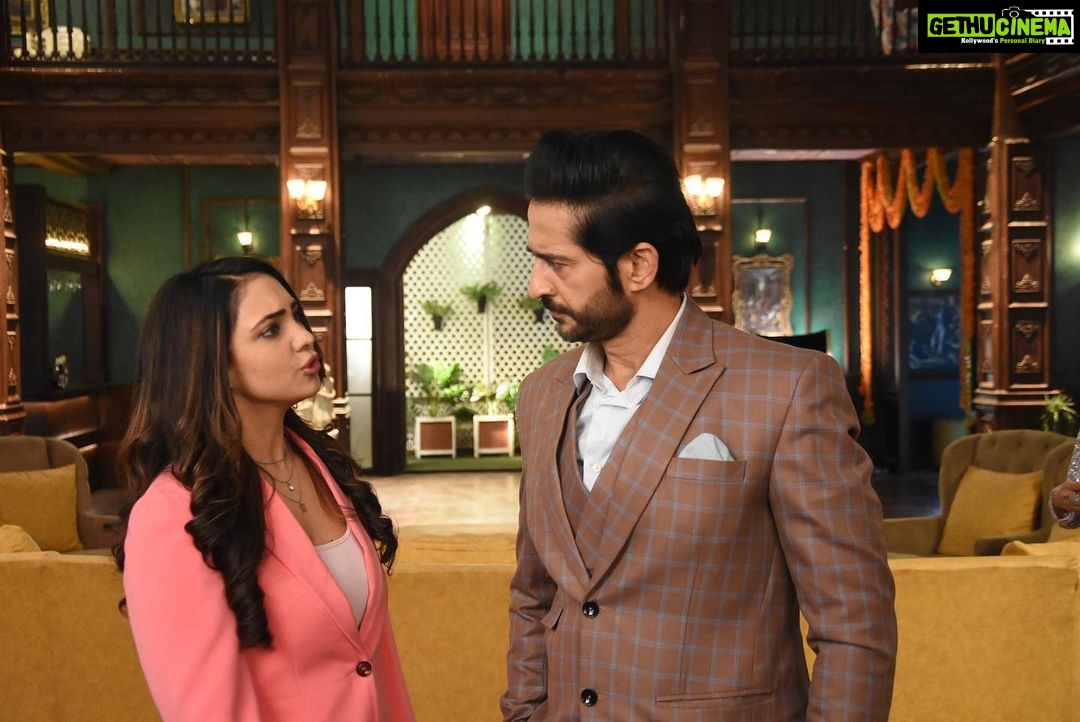 Pooja Banerjee Instagram - Good morning from #PihuSavageKapoor #PihuKapoor #badeacchelagtehain2 #balh2 #bts #shootlife #behindthecamera @sonytvofficial @muktadhond @shreya_nehal @rimzhimsain @sacorina