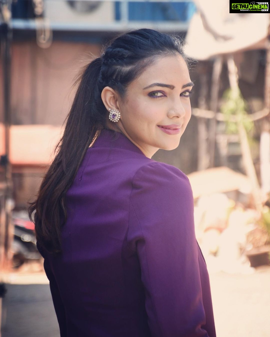 Pooja Banerjee Instagram - 💜 styled by @sacorina @muktadhond @shreya_nehal #badeacchelagtehain2 #PihuKapoor #PoojaBanerjii
