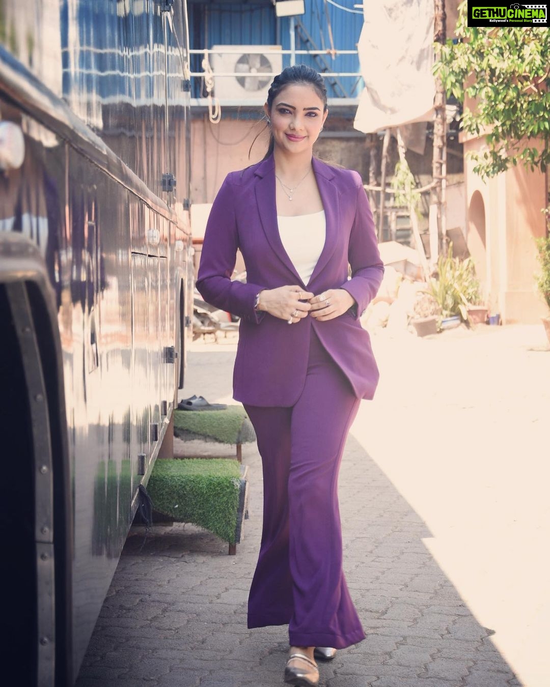 Pooja Banerjee Instagram - 💜 styled by @sacorina @muktadhond @shreya_nehal #badeacchelagtehain2 #PihuKapoor #PoojaBanerjii