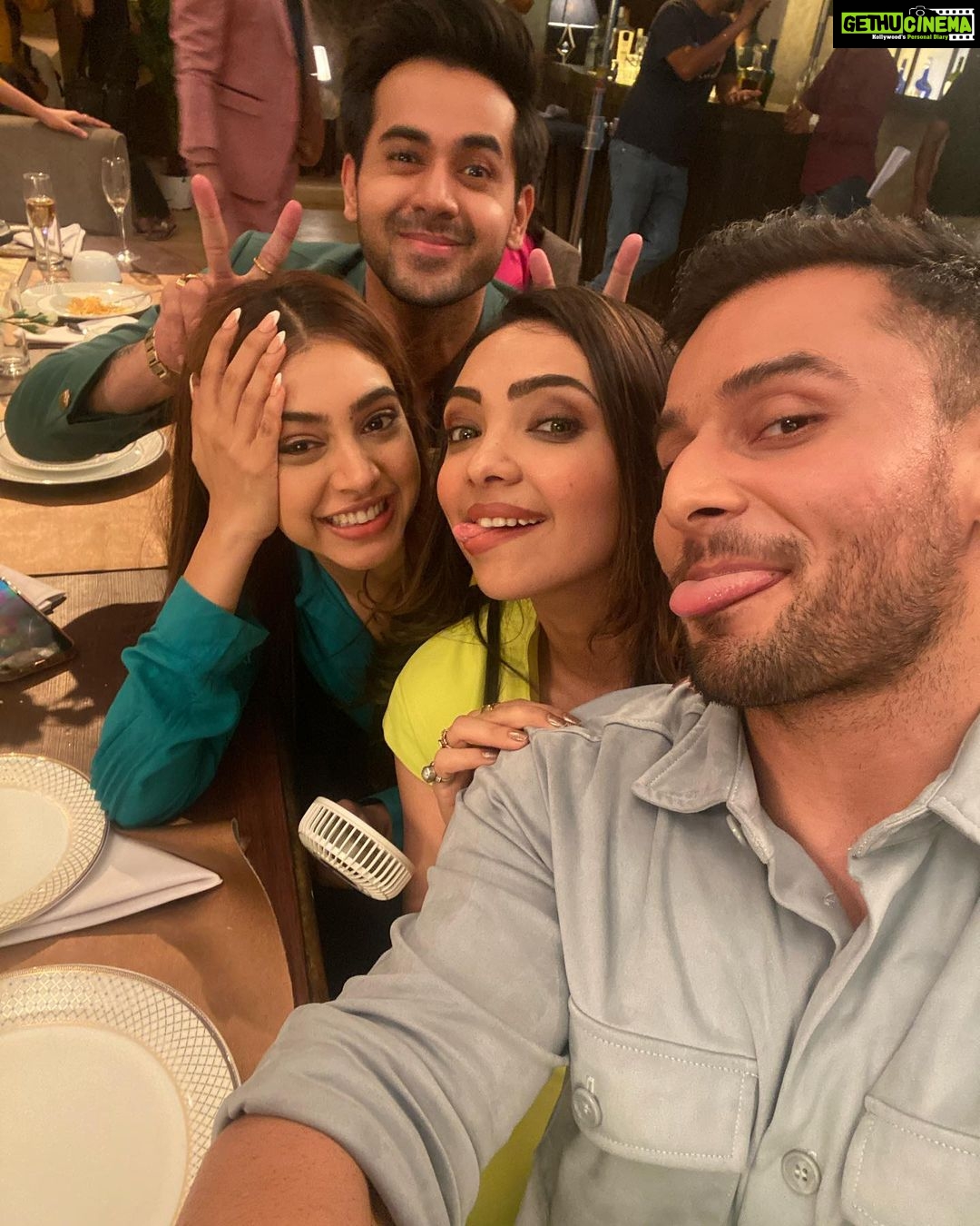 Pooja Banerjee Instagram - #RAPP #selfie @leenesh_mattoo @randeepraii #Bts #RandeepRai #NitiTaylor #PoojaBanerjii #LeeneshMattoo