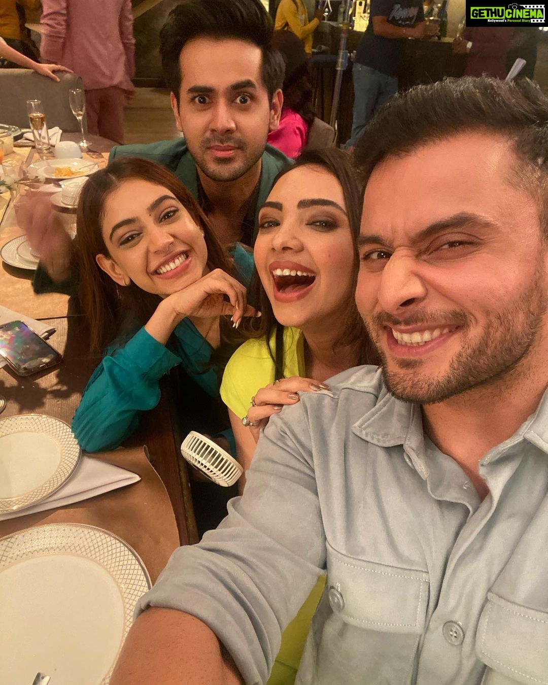 Pooja Banerjee Instagram - #RAPP #selfie @leenesh_mattoo @randeepraii #Bts #RandeepRai #NitiTaylor #PoojaBanerjii #LeeneshMattoo