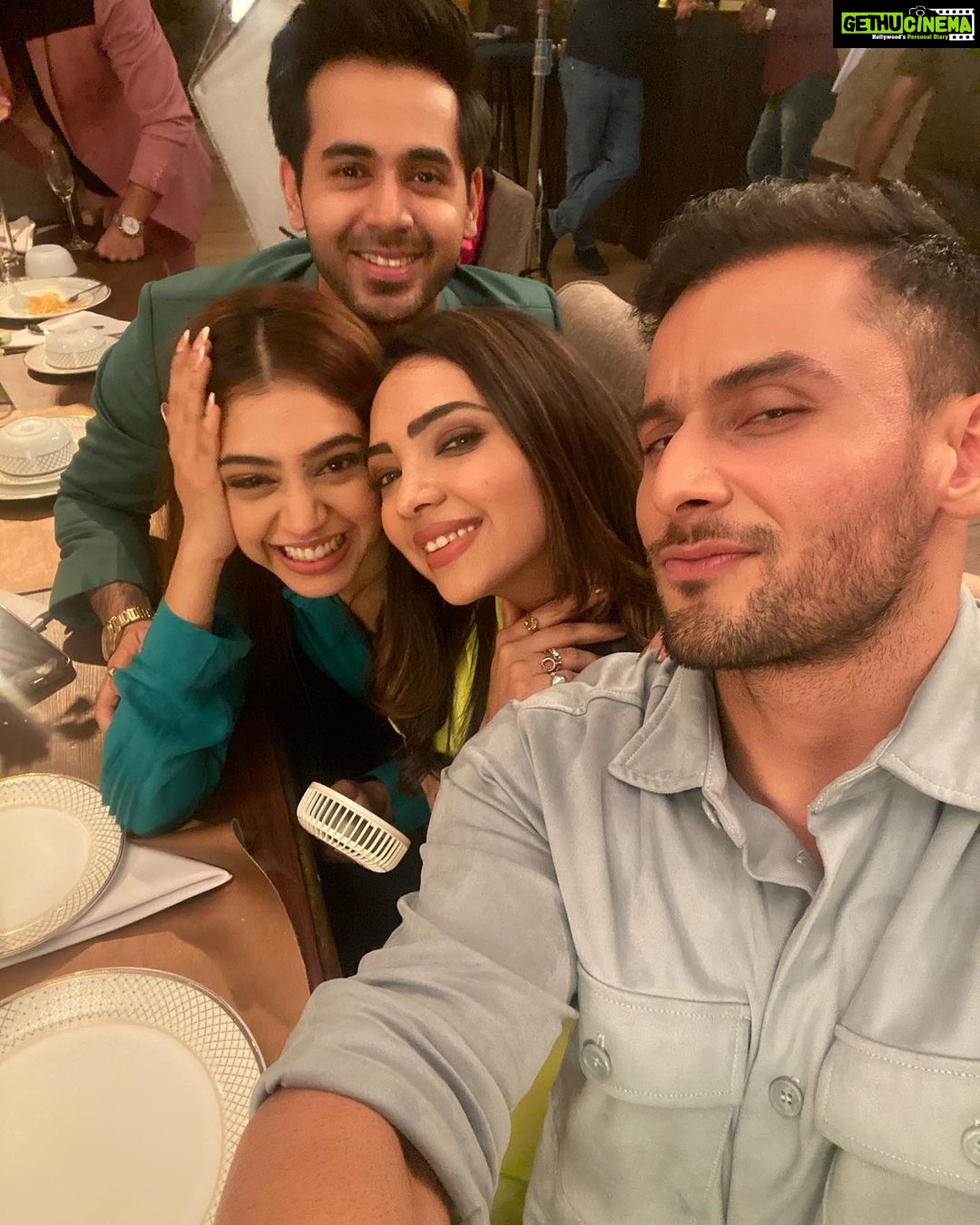 Pooja Banerjee Instagram - #RAPP #selfie @leenesh_mattoo @randeepraii #Bts #RandeepRai #NitiTaylor #PoojaBanerjii #LeeneshMattoo