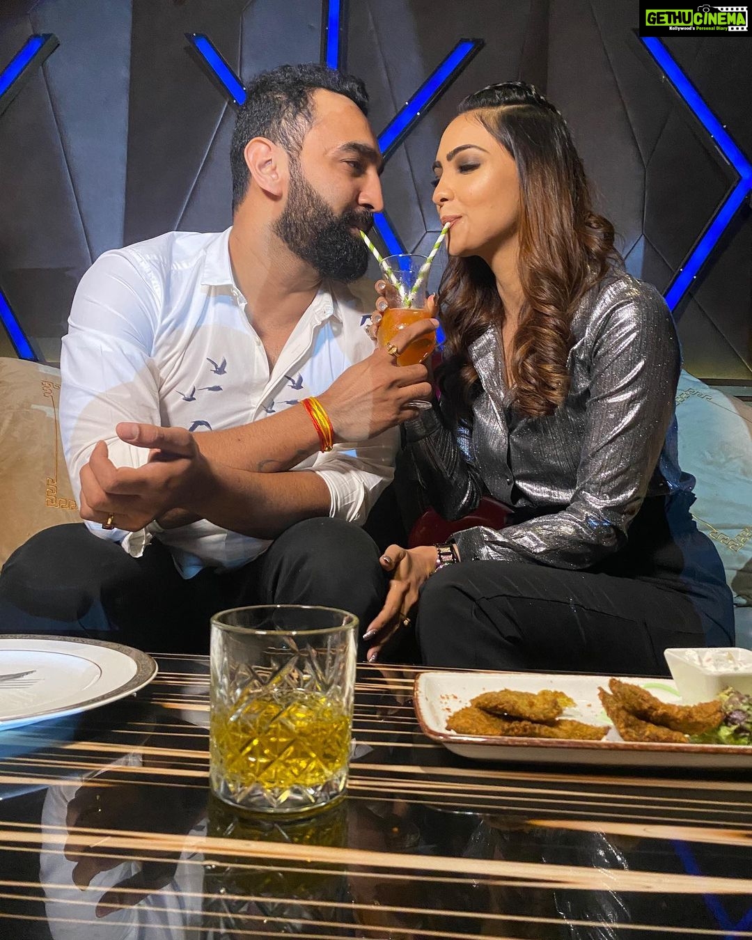 Pooja Banerjee Instagram - Happy Anniversary love @sandeepsejwal Out of the Blues, Bandra