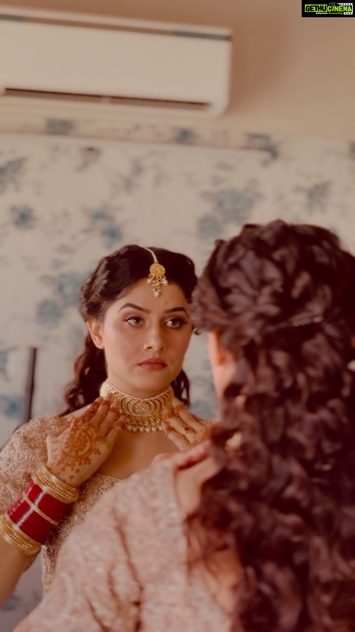 Prabh Grewal Instagram - 💔 . . . . 💄 @adornedbyzeena 💆♀️ @hairbyrahulkainth 👗 @seobridalstudio_official ✨ @panjaban_gehna_13 📸 @capturing_master ❣️ @officialpriya_13