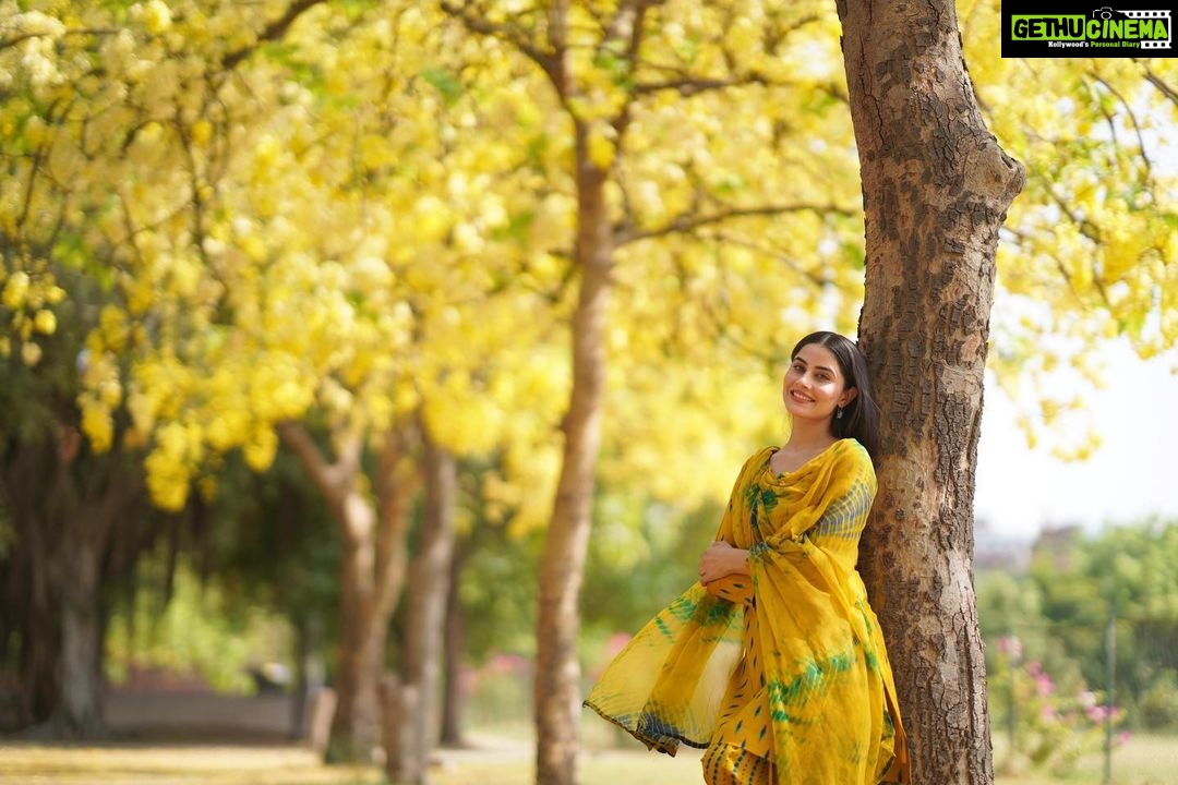 Prabh Grewal Instagram - ਕੋਈ ਡਾਲੀਆਂ 'ਚੋਂ ਲੰਘਿਆ ਹਵਾ ਬਣ ਕੇ...🍃🌼