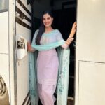 Prabh Grewal Instagram - ਮੈਂ ਉਹਨਾਂ ਚੀਜਾਂ ਤੋਂ ਬਹੁਤ ਖੁਸ਼ ਹਾਂ ਤੇ ਦੂਰ ਹਾਂ , ਜਿਨਾਂ ਦੀ ਮੈਂ ਗੱਲ ਨਹੀਂ ਕਰਦੀ ...!!🌸 Which one you like..?? 1,2,3 ☺️