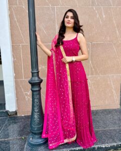 Prabh Grewal Instagram - 𝓢𝓹𝓪𝓻𝓴𝓵𝓮! 💫✨ 𝔂𝓸𝓾 𝓵𝓸𝓸𝓴 𝓯𝓪𝓫𝓾𝓵𝓸𝓾𝓼 💖 #festivalseason #festivaloutfit 👗 @aadbygs