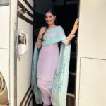 Prabh Grewal Instagram - ਮੈਂ ਉਹਨਾਂ ਚੀਜਾਂ ਤੋਂ ਬਹੁਤ ਖੁਸ਼ ਹਾਂ ਤੇ ਦੂਰ ਹਾਂ , ਜਿਨਾਂ ਦੀ ਮੈਂ ਗੱਲ ਨਹੀਂ ਕਰਦੀ ...!!🌸 Which one you like..?? 1,2,3 ☺️