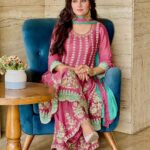 Prabh Grewal Instagram - ਚੱਕਵੇਂ ਨੇ ਸੂਟ ਕੁੜੀ ਦੇ...!!🌸 👗 @namdhari_fashions