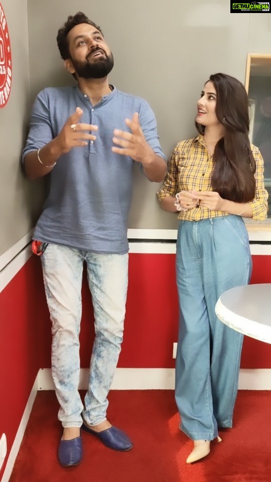 Prabh Grewal Instagram - Kya aapki zindagi bhi aisa karti hai. Tag her #punjabi #punjabicomedy #original #contentcreator #funny #couplejokes