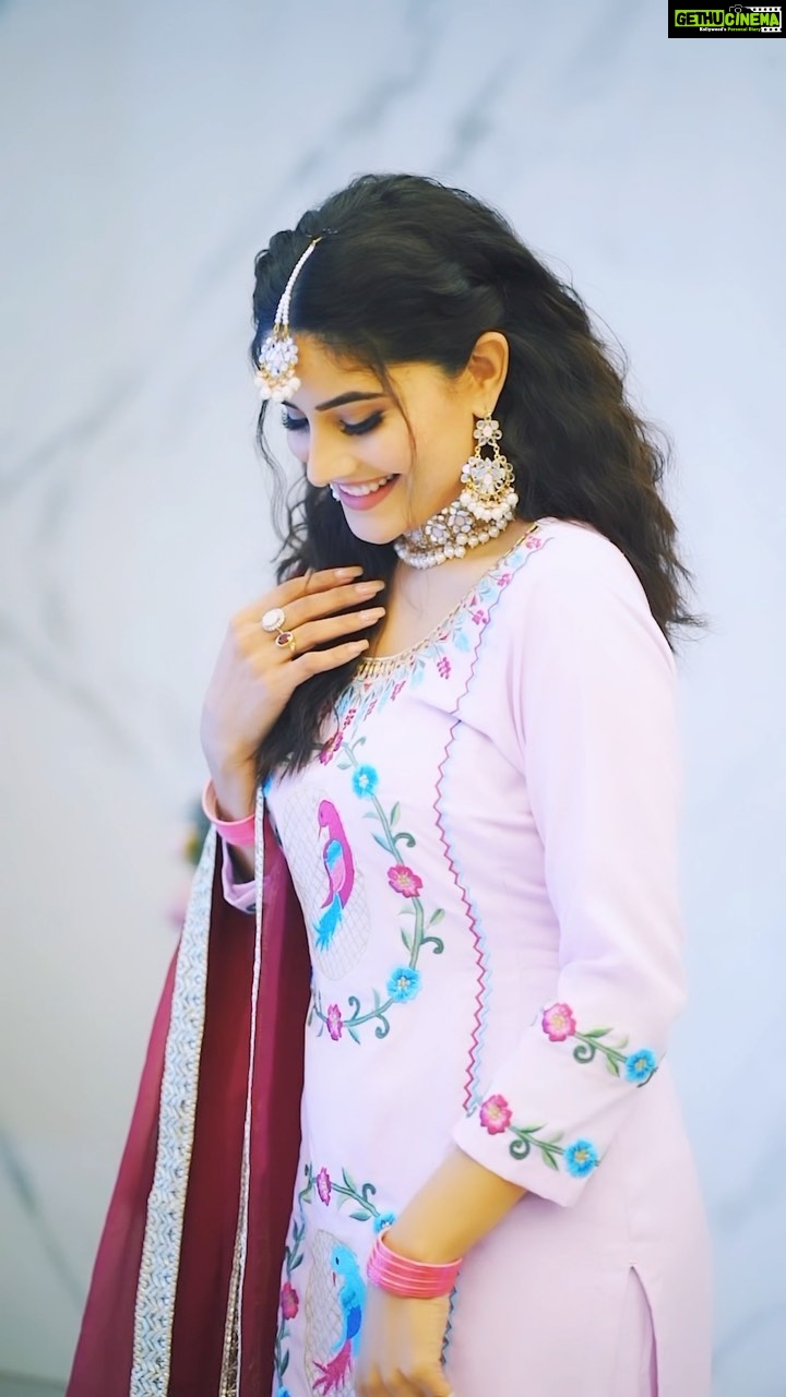 Prabh Grewal Instagram - ਜਿਸਮਾਂ ਤੋਂ ਪਾਰ ਦੀ ਗੱਲ ਏ...!!🌸🌺 #prabhgrewal #prabhgrewalofficial . . . 👗 @faizah.in 💄 @janvichauhanmua 💆♀️ @hairstylist_laddi312 📸 @capturing_master