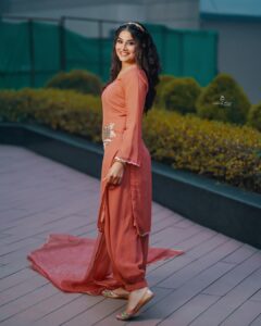 Prabh Grewal Instagram - Ik kudi🌸
#prabhgrewal #prabhgrewalofficial