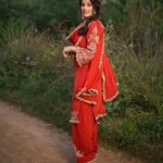 Prabh Grewal Instagram - ਪਤਾ ਤੇਰੇ ਨਾਲ ਖੁਸ਼ ਮੈਂ ਕਿੰਨੀ ਆ, ਤੈਨੂੰ ਵੇਖ ਜਿਓੁਦੀ ਤੇਰੀ ਮਾਂ ਜਿੰਨੀ ਆ ..!! ❤️ . . . . ❣️ @fashionpoint_boutiqe_ 💄 @janvichauhanmua 💆‍♀️ @__monu.07 📸 @capturing_master