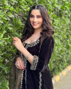 Prabh Grewal Instagram - 💫🖤 👗 @gulanaribynimratpratibha 💄 @kiranjot_dhillon_official 😎 @official_joynarang #prabhgrewal #prabhgrewalofficial