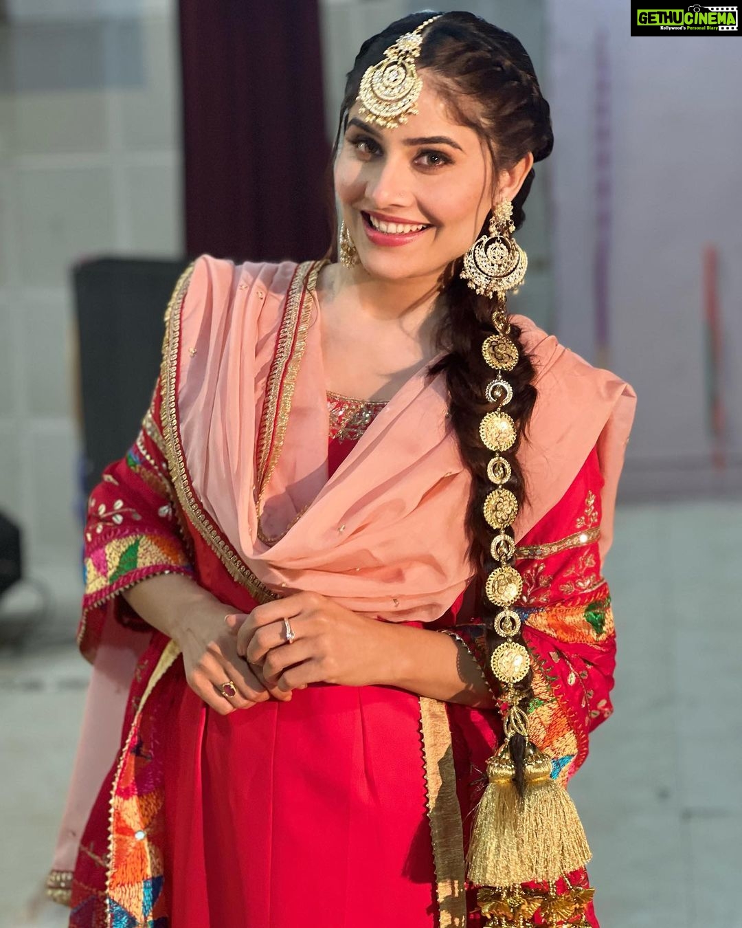 Prabh Grewal Instagram - ਓੁਹਨੇ ਕੋਕਾਂ ਦਿੱਤਾ, ਮੈਂ ਦਿਲ ਦਿੱਤਾ... ਤੇ ਗੱਲ ਮੁੱਕੀ ਪਿਆਰ ਤੇ...!!🫠🌷