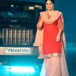 Prabh Grewal Instagram – ਤੇਰੀ ਤਾਂ ਚੰਨ ਨਾਲ ਗੱਲ ਹੋਣੀ,
ਸਾਕਿਬ ਤੋਂ ਮੇਰਾ ਹਾਲ ਪੁੱਛੀ..!!❣️🌸
.
.
.
.
Wearing ❤️ @zariandzewar 
Beauty 💄 @janvichauhanmua
Hair @__monu.07