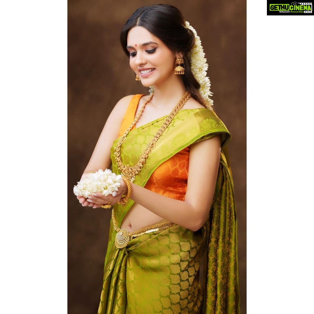 Pranali Rathod Instagram - Adhoori thi zara si, main poori ho rahi hoon Teri saadgi mein hoke choorđź’•