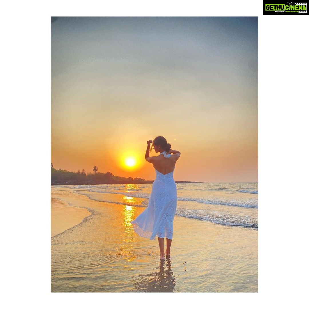 Pranali Rathod Instagram - Say you'll remember me standing in a nice dress Staring at the sunset, babe❤️