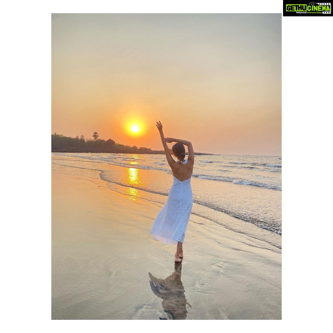 Pranali Rathod Instagram - Low key, no pressure, just hang with me and my weather.