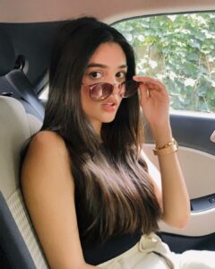 Pranali Rathod Instagram - 1. My sister- tu duur se hi achi dikhti hai! 2. Me- say what?