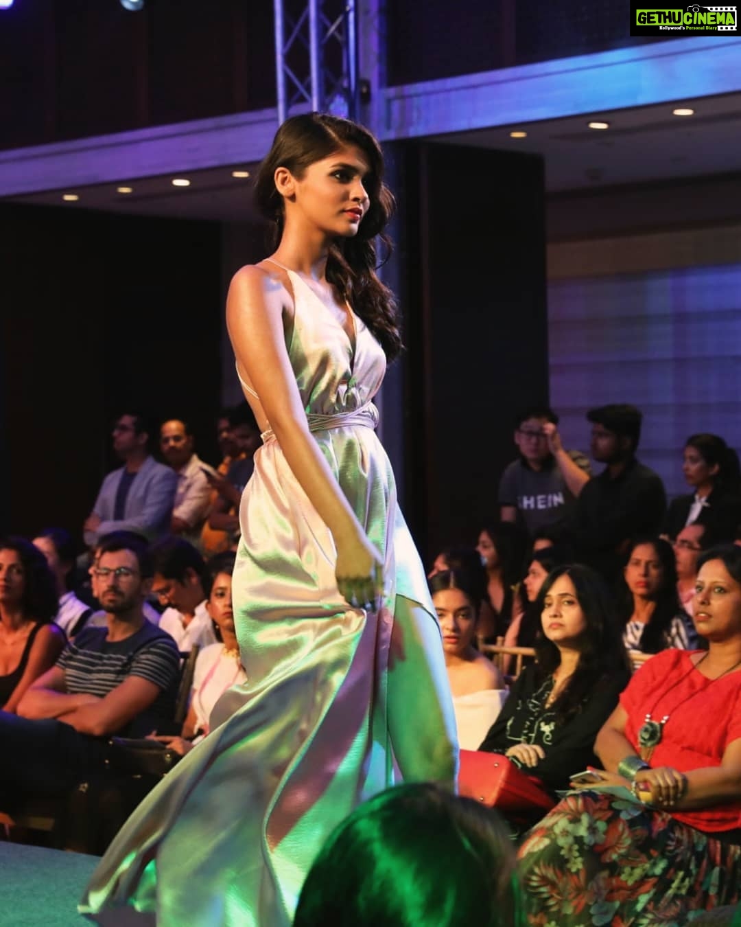 Pranali Rathod Instagram - 💋💅 @shein_in Choreographer- @muzamilaziz #sheinxme #sheinpartyoutfit #sheinrampshow #alwaysexcited