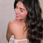 Pranali Rathod Instagram – 🤍
.
outfit- @nidhisanghvi__ 
makeup & hair- @makeupby.kinnari 
clutch – @oceana_clutches 
Styling @thecreative.blogs @vanyatripathi04