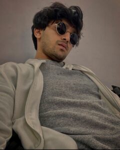 Pravisht Mishra Instagram - Zindagi यूँ