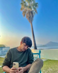 Pravisht Mishra Instagram - Sab kuch kehkar hi…
Zaroori hai kya

📸:🤍