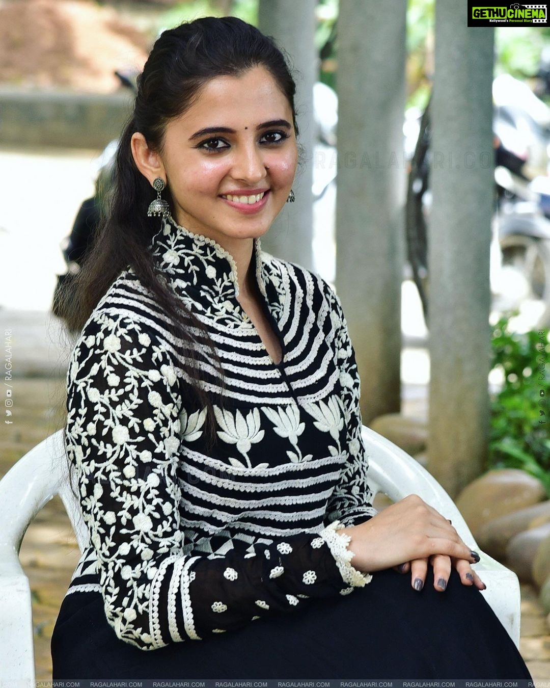 Preethi Asrani Instagram - Beauty begins the moment you decide to be yourself! 🤍 #justbeyourself #justbreathe