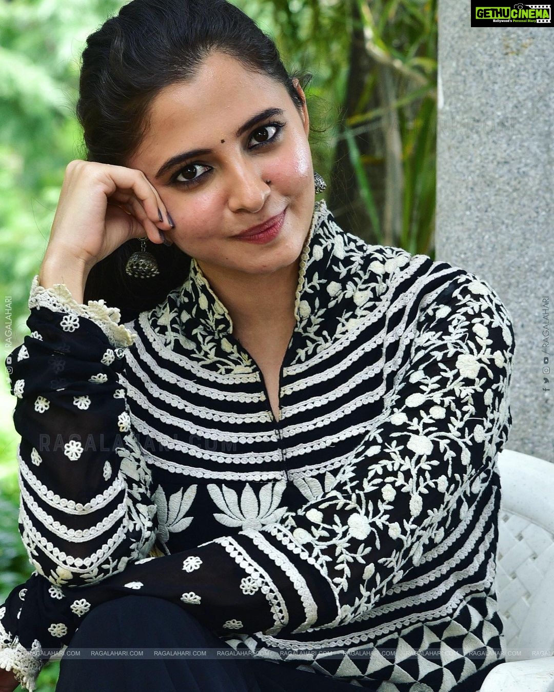 Preethi Asrani Instagram - Beauty begins the moment you decide to be yourself! 🤍 #justbeyourself #justbreathe