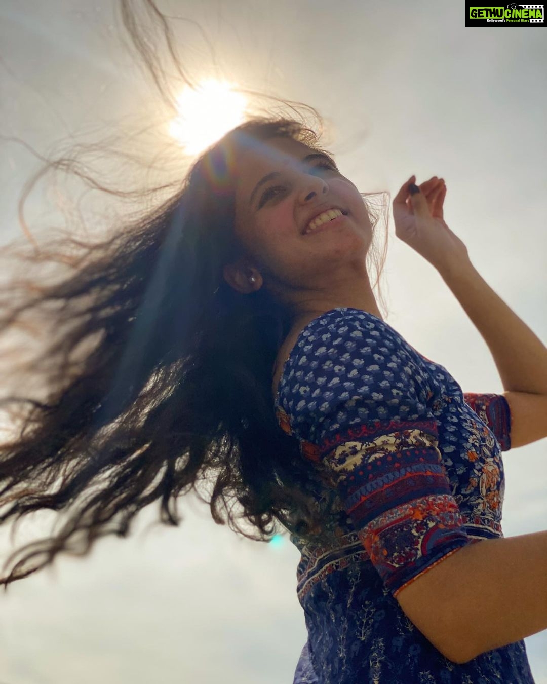 Preethi Asrani Instagram - No matter what colour is your sky, Be fearlessly alive! 🦋🕊 . . #मनday📿