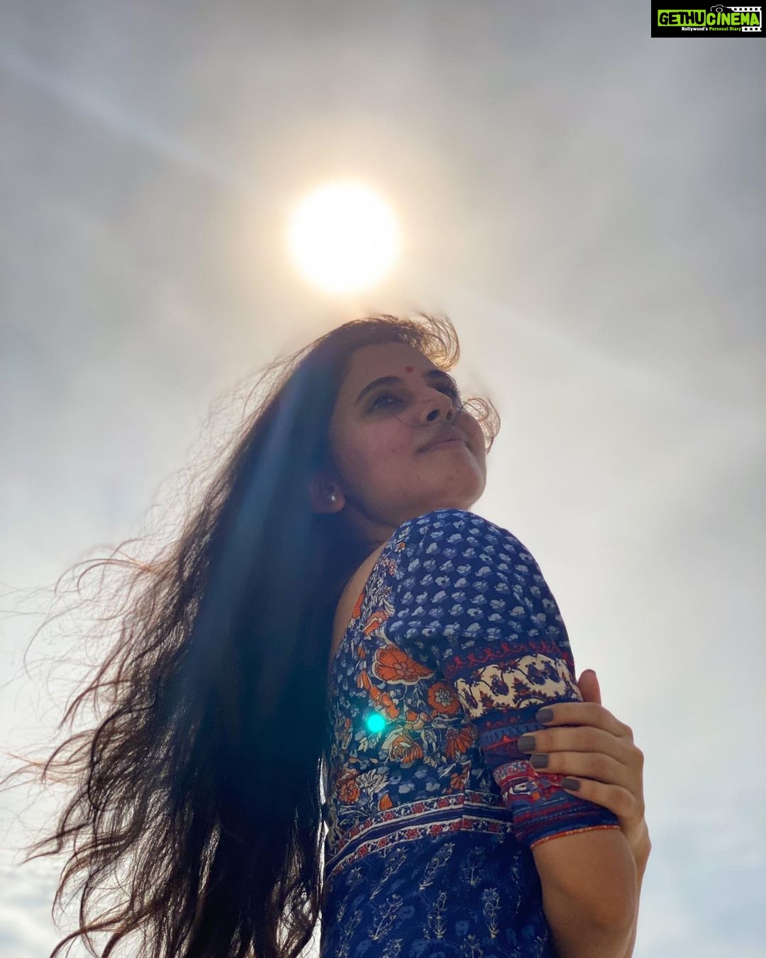 Preethi Asrani Instagram - No matter what colour is your sky, Be fearlessly alive! 🦋🕊 . . #मनday📿