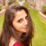 Preethi Asrani Instagram - Thoda sa dard, thoda Sukoon! ♥️ . . Just smile and be yourself! @romaneecontirs ✨