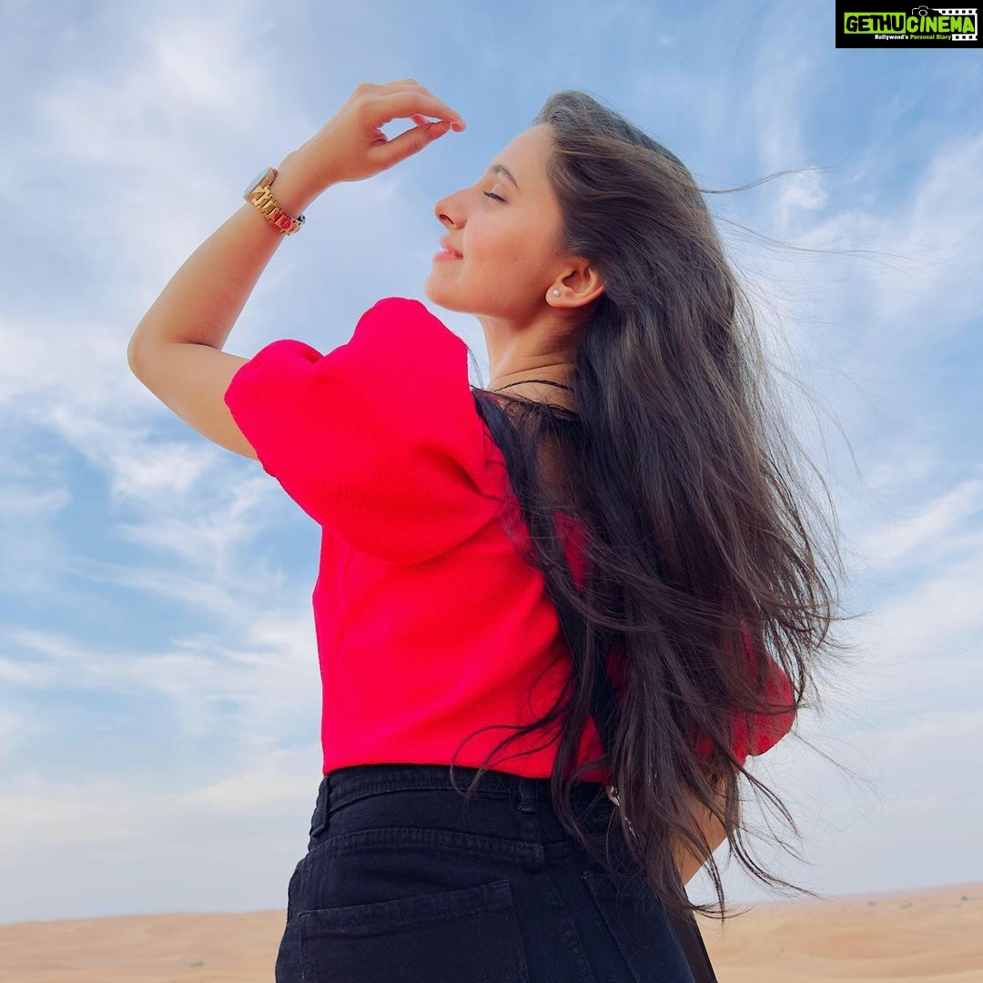 Preethi Asrani Instagram - Carpe diem! ☀️ . . #dubaidays #dessertsafari🐪