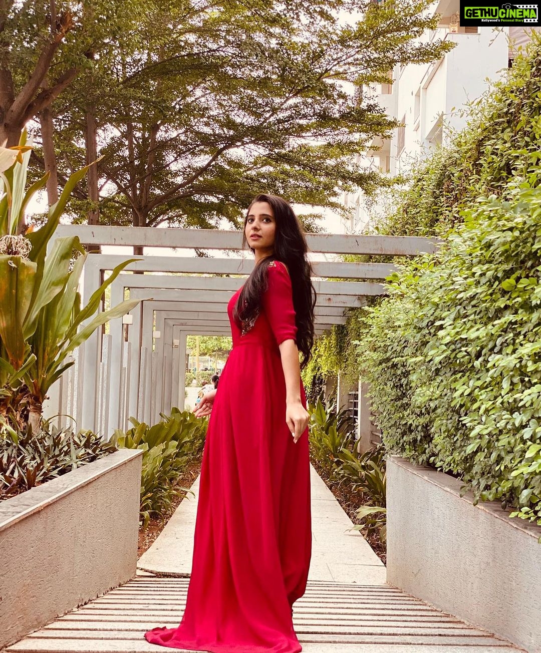Preethi Asrani Instagram - Rêvasser ♥️🦢 . . Outfit : @romaneecontirs ✨