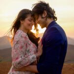 Priyank Sharma Instagram – Rehna Tere Paas ❤️
@shivaleekaoberoi 🌸❣️

Singer : @armaanmalik 
Composer : @anuraag_psychaea 
Lyricist: @kunalrverma 
Director : @ravijain21 
Choreography: @prathmeshdabir 
Label : @sonymusicindia @vloopmusic 
Make up : @staybeautiful_deviya 
Hair : @jmagic_hair 
Styling : @arshadjrofficial @stylebyrahilraja