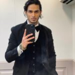 Priyank Sharma Instagram – I can’t wait till I get you on the floor, good looking !
Make up : @brushtler_makeup 
Styled by : @__snehasharma___