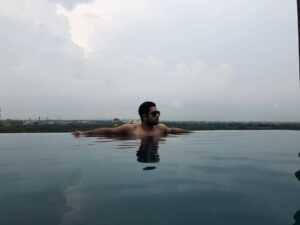 Priyank Sharma Instagram - Happiest birthday to you Anu ❤️ Yes a late one but you are always in my heart ❤️ I love you  bade bhai 😘 
btw I am 26 here 😉 @anubhavvsharmaa
