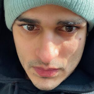 Priyank Sharma Instagram - Aur pass !?