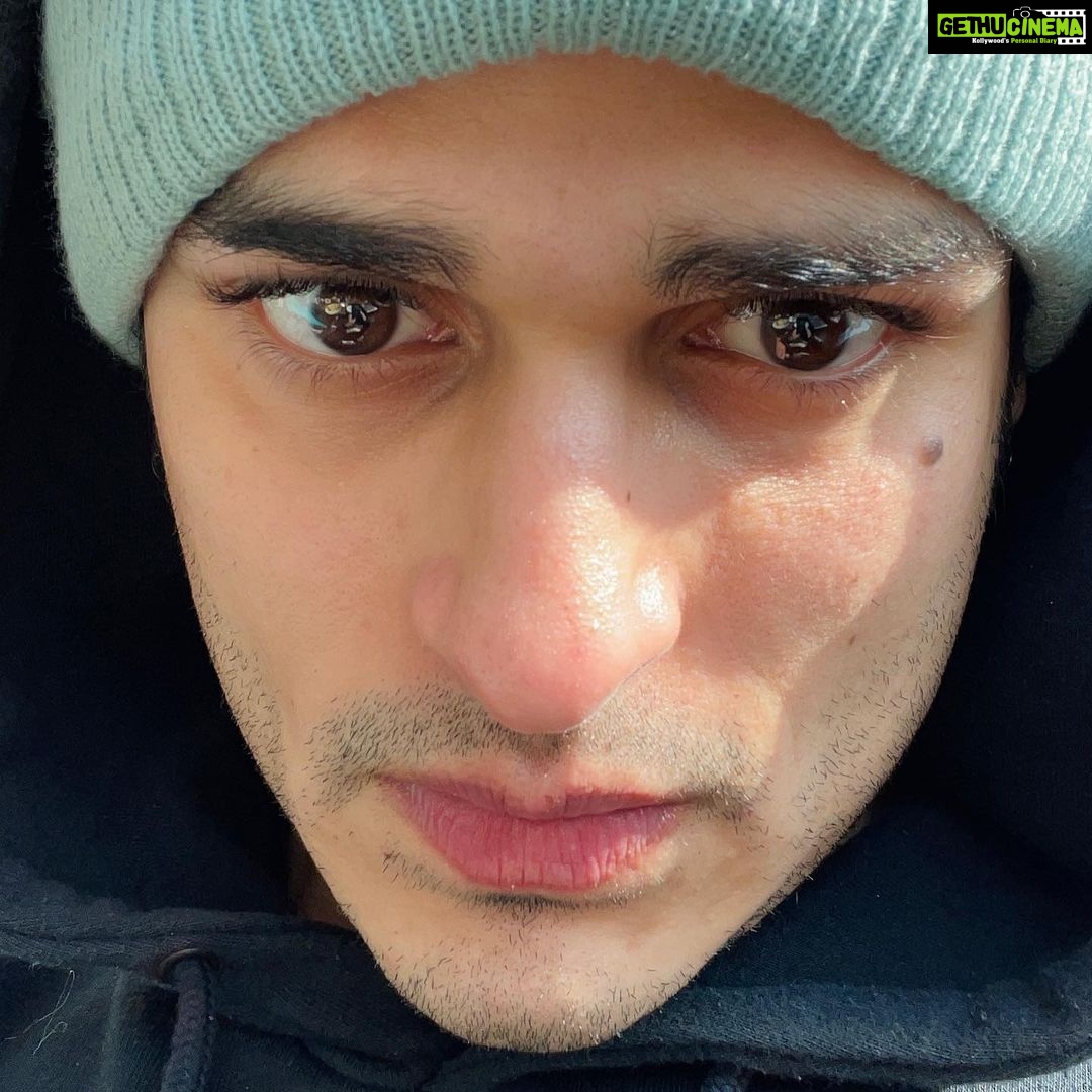 Priyank Sharma - 69.4K Likes - Aur pass !?