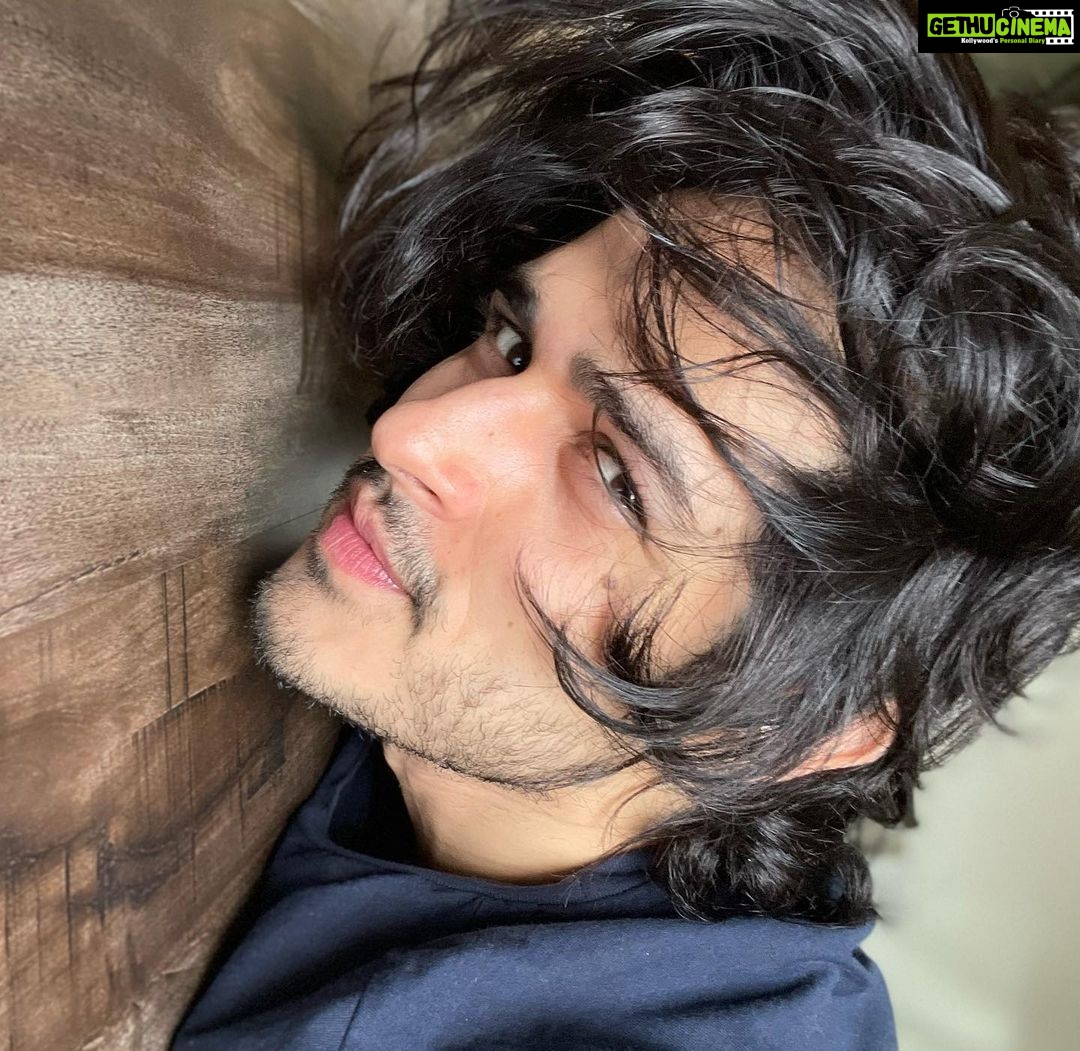 Priyank Sharma Instagram - Ek dum berojgar !