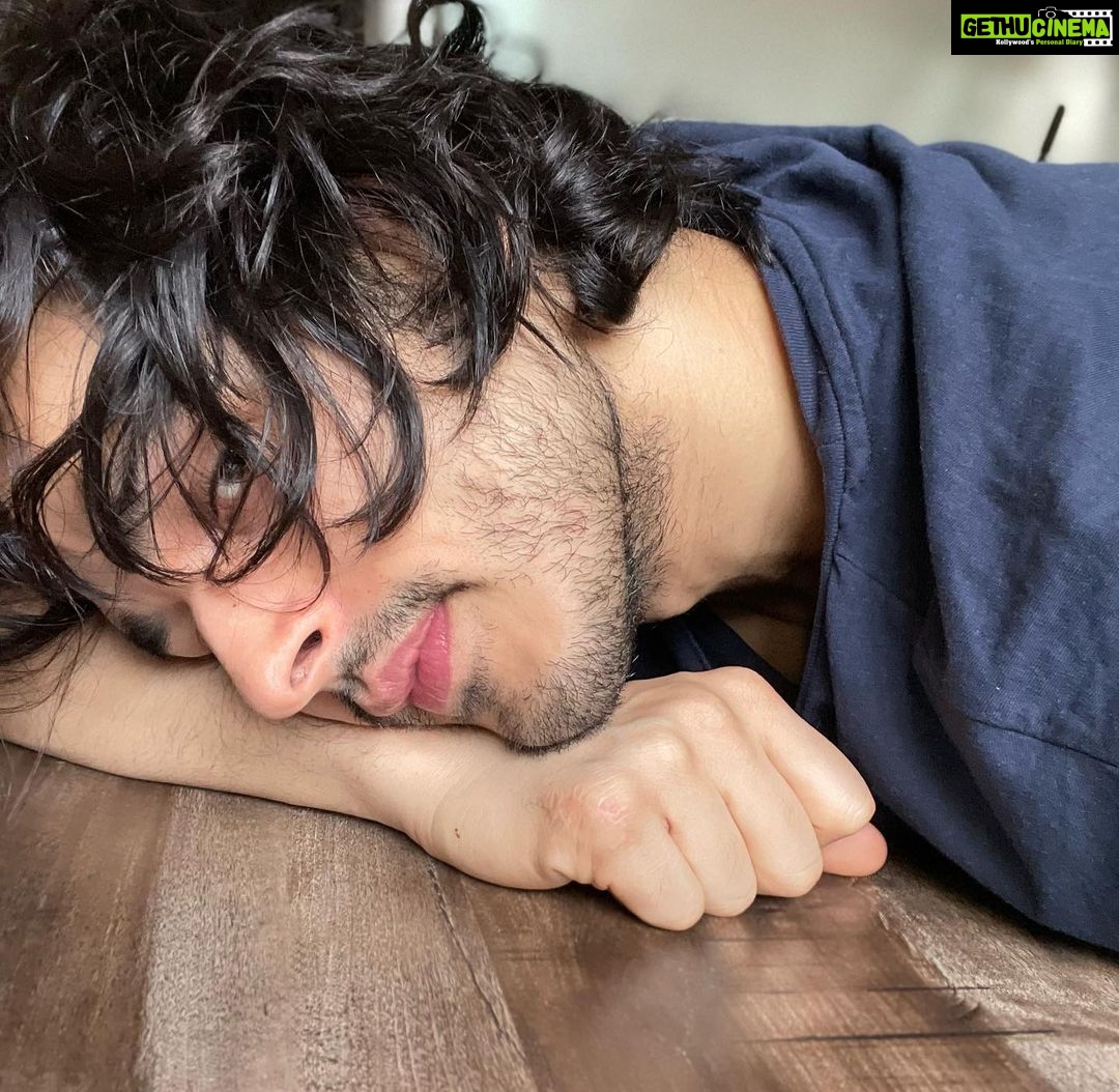 Priyank Sharma Instagram - Ek dum berojgar !