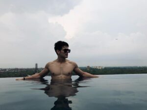 Priyank Sharma Instagram - Happiest birthday to you Anu ❤️ Yes a late one but you are always in my heart ❤️ I love you  bade bhai 😘 
btw I am 26 here 😉 @anubhavvsharmaa