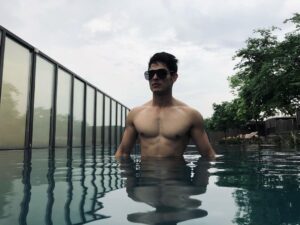 Priyank Sharma Instagram - Happiest birthday to you Anu ❤️ Yes a late one but you are always in my heart ❤️ I love you  bade bhai 😘 
btw I am 26 here 😉 @anubhavvsharmaa