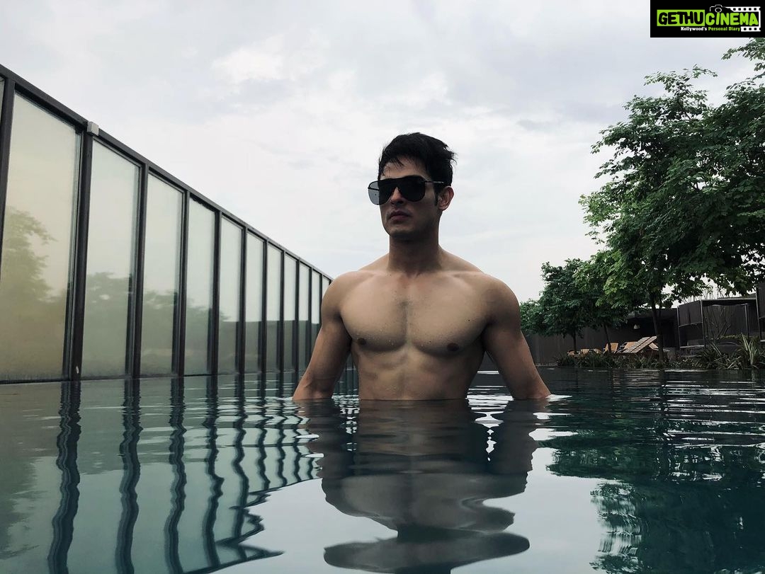 Priyank Sharma - 62.2K Likes - Happiest birthday to you Anu ❤️ Yes a late one but you are always in my heart ❤️ I love you bade bhai 😘
btw I am 26 here 😉 @anubhavvsharmaa