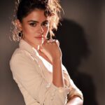 Priyanka Chahar Choudhary Instagram – When you love what you do, it shows! 😍 Had an amazing time shooting for these pictures! ✨

#priyankachaharchoudhary 

Photographer: @amitkhannaphotography 
Makeup: @garg_kinjal 
Hair: @abidansanri 
Outfit Styling: @styling.your.soul 
Jewellery: @style.source.rent 
Location: @maximusstudiomumbai 
Team: @greenlight__media
