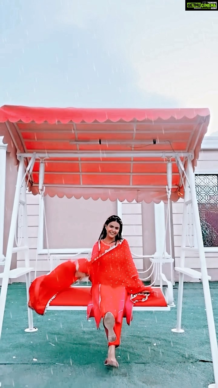 Priyanka Chahar Choudhary Instagram - ❤️❤️❤️ #BaarishAayiHai #RainSong @kkundrra @tejasswiprakash @vyrloriginals